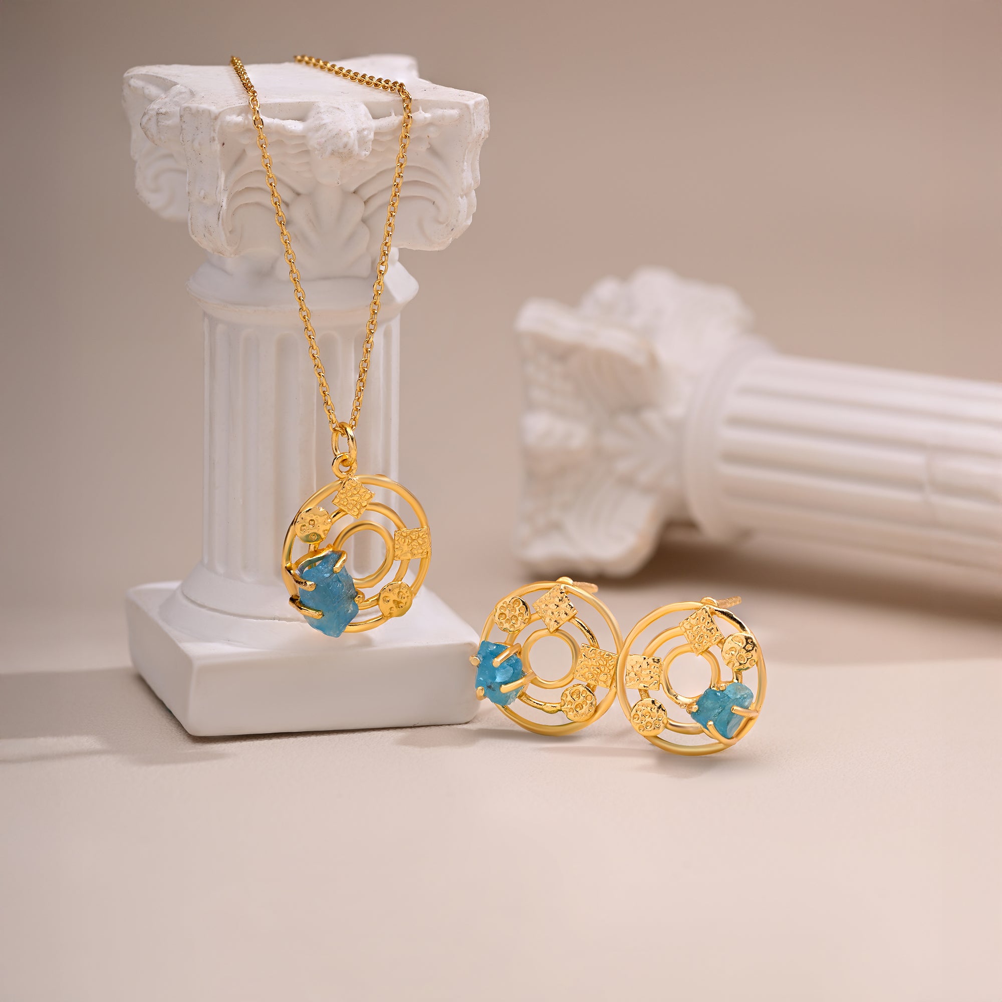 The Apatheia Pendant Set