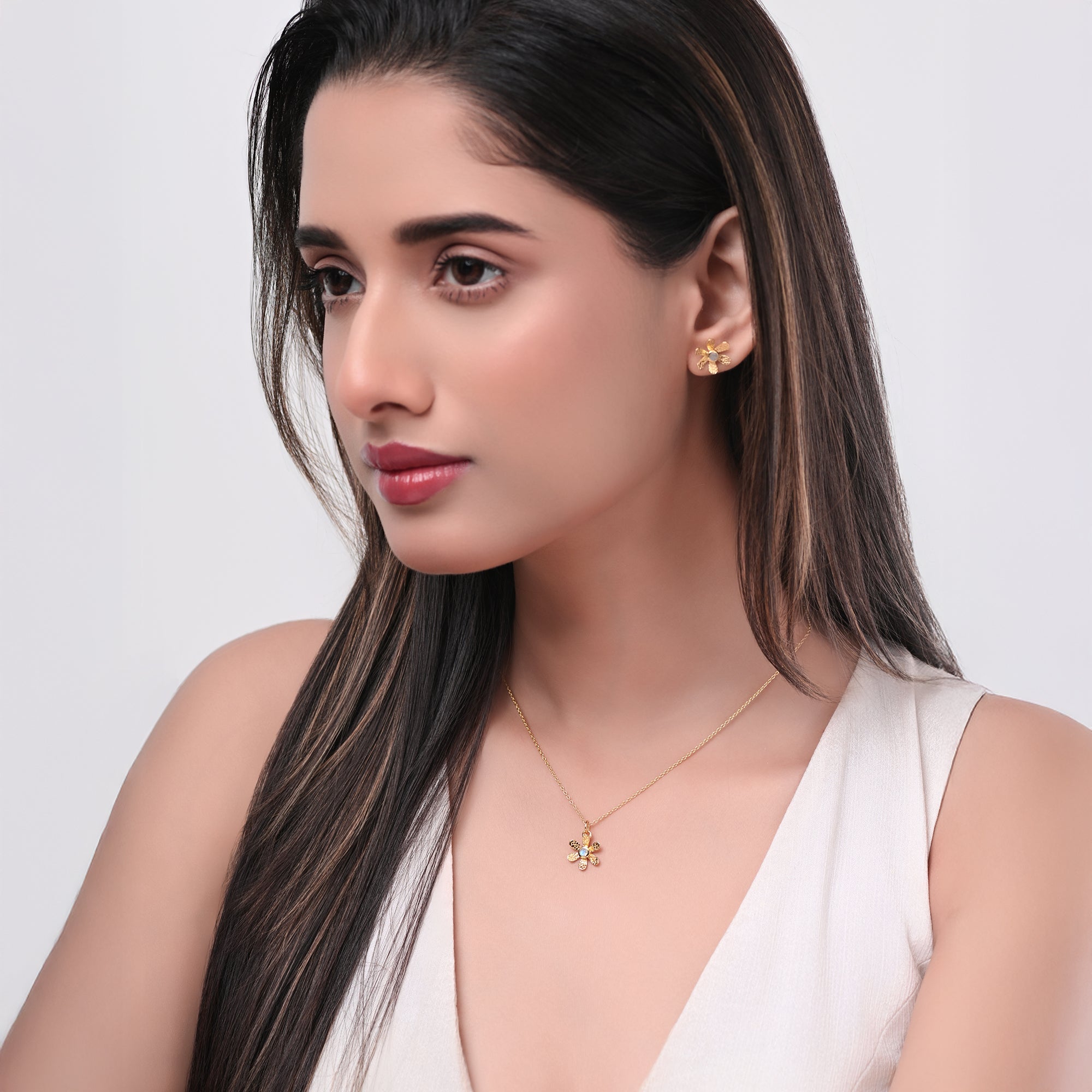 The Golden Flower Pendant Set