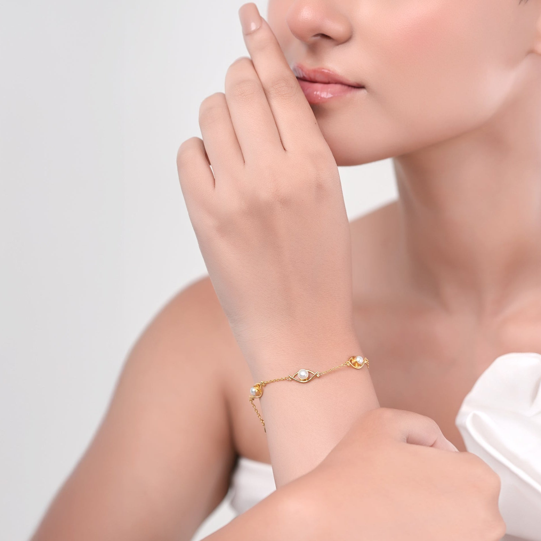 The Golden Eyelet Pearl Bracelet