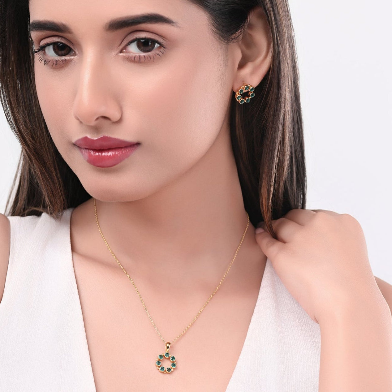 The Jade Loop Pendant Set