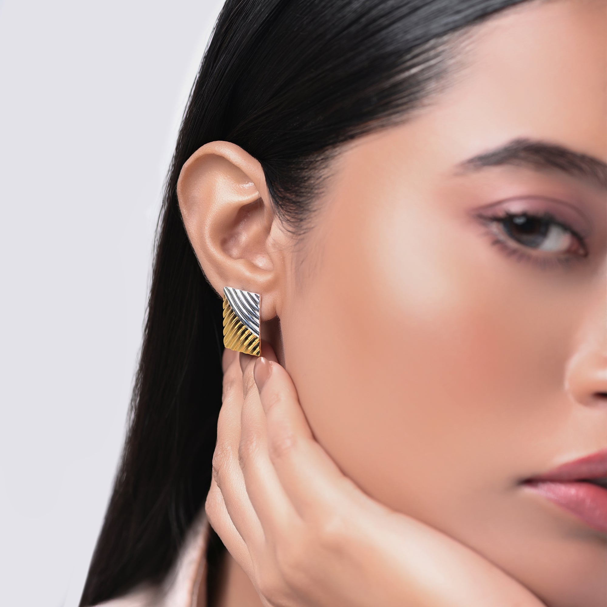 The Vivre Stud Earrings